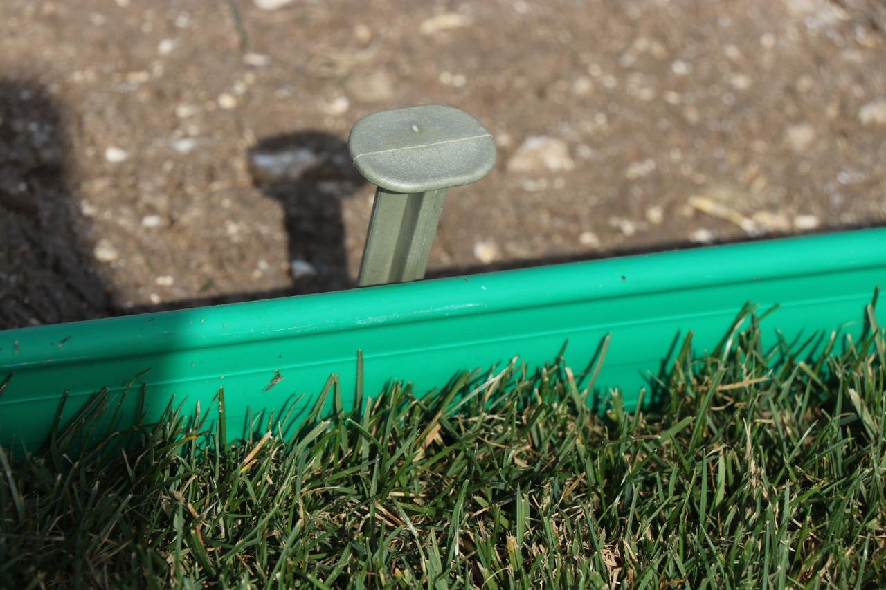 Eko Seri çim sınırlayıcı için özel üretim plastik sabitleme kazığı detaylı görünümü