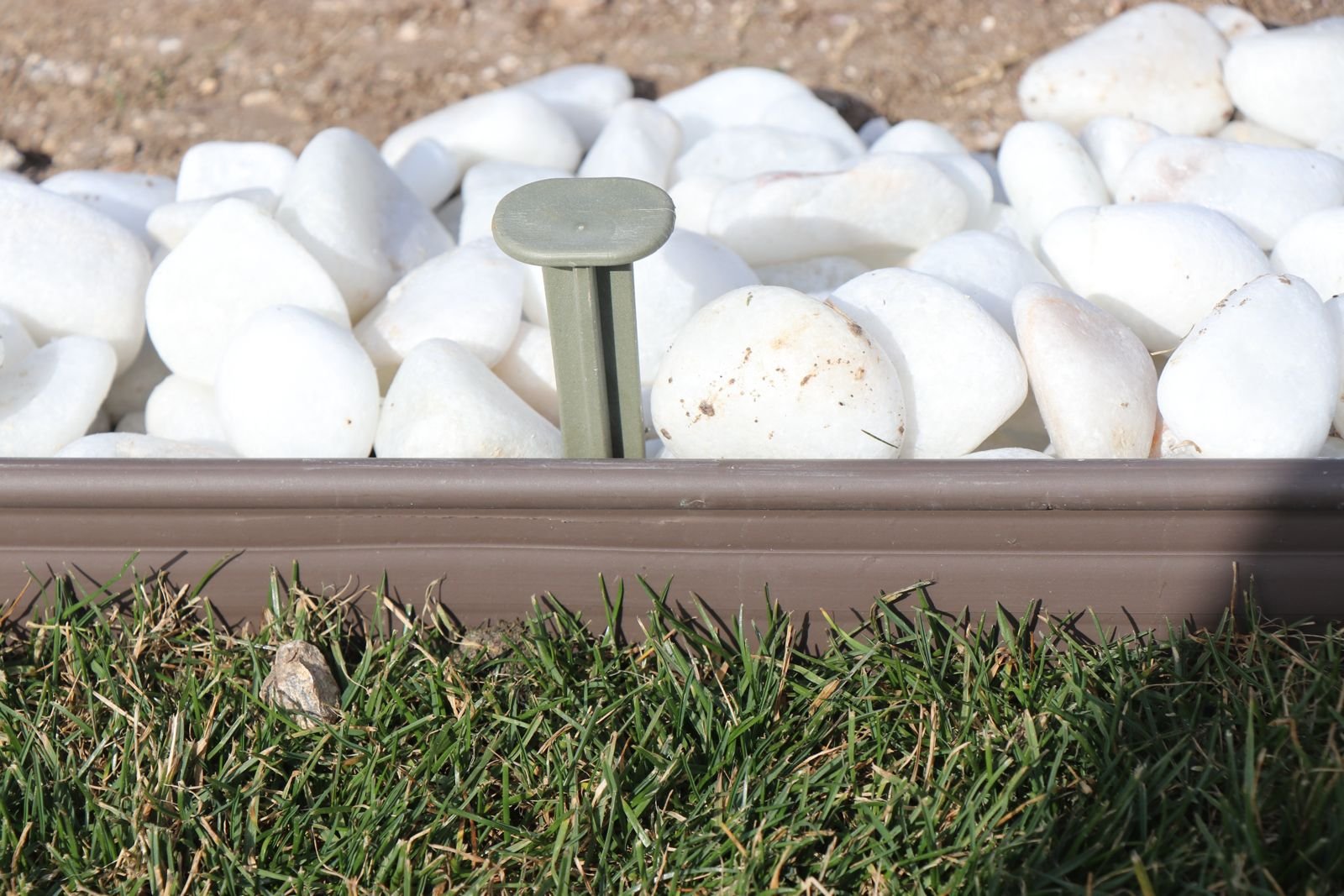 Toprak zeminde çim sınırlayıcı sabitleme kazığı uygulama ve montaj yöntemi